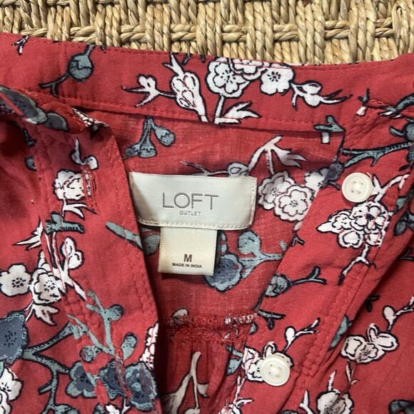 Ann Taylor Loft Red Floral Blouse Women’s Medium 3/4 Roll Tab Sleeve Hi Lo Hem - Picture 3 of 8